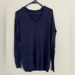 Oversized navy v neck long sleeve sweater, good conditon